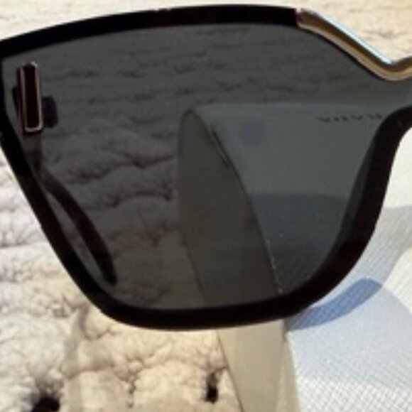 Prada Sunglass - Picture 9 of 16